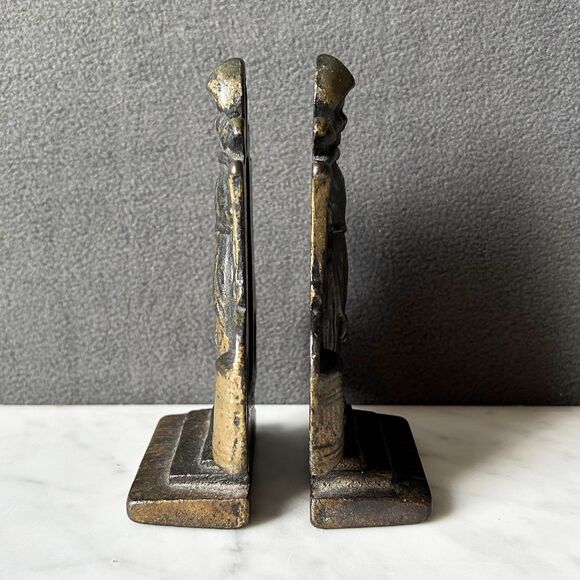 Vintage Dutch Milk Maid Bookends Cast Iron Dutch Girl with Milk Pails Door Stop - Picture 3 of 10